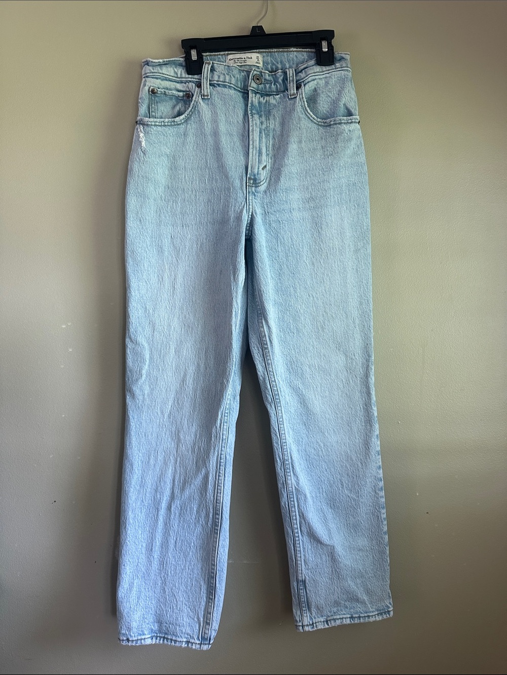 Abercrombie & Fitch Light Wash Straight Leg Jeans 27s